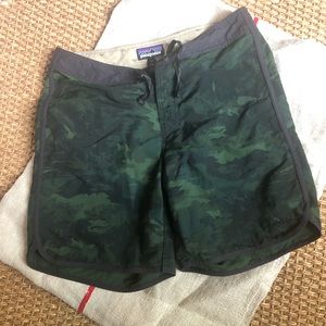 Men’s Patagonia Shorts Medium size 32 Camo